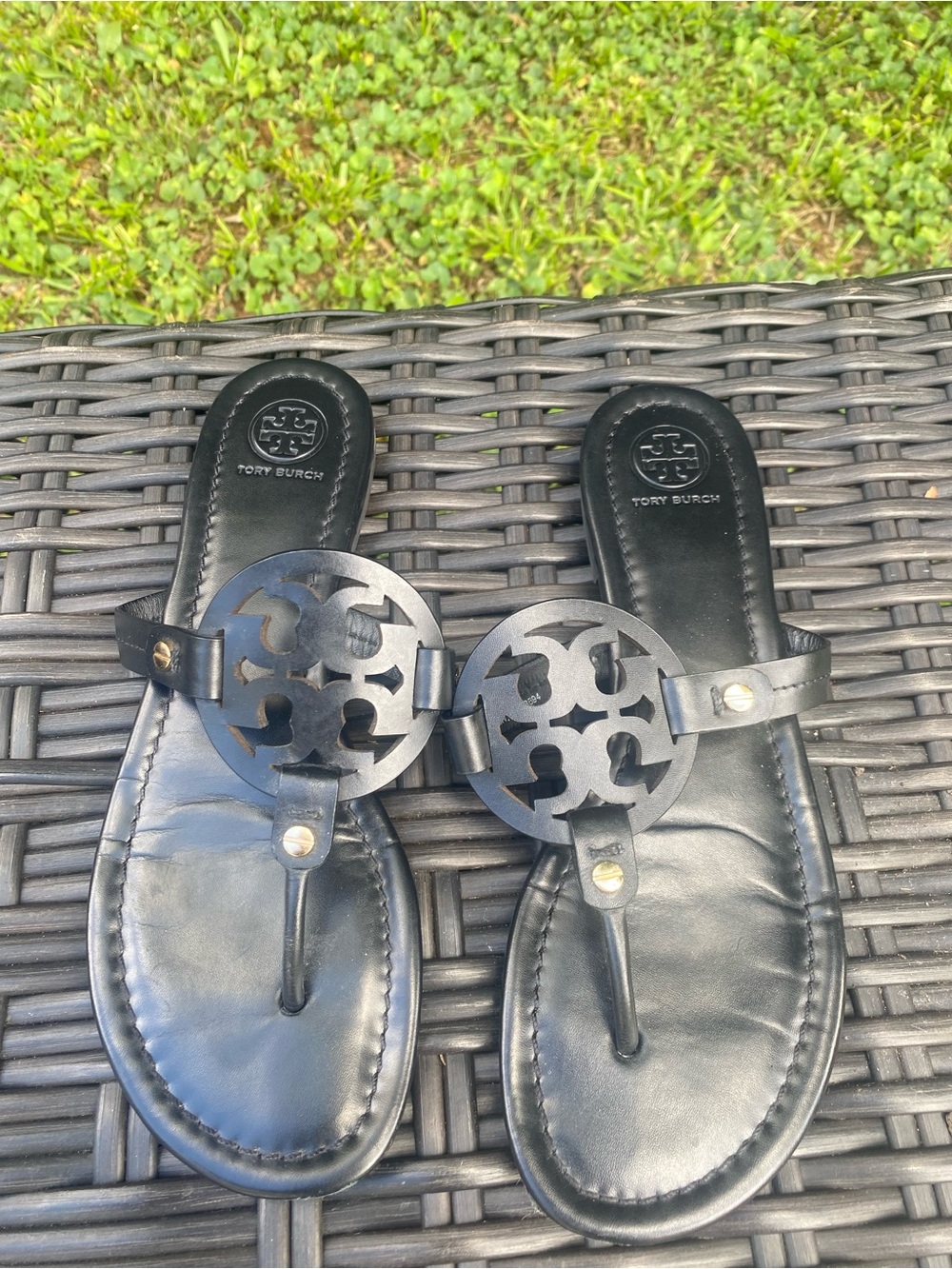TORY BURCH SZ 8.5 black sandal - Picture 3 of 9